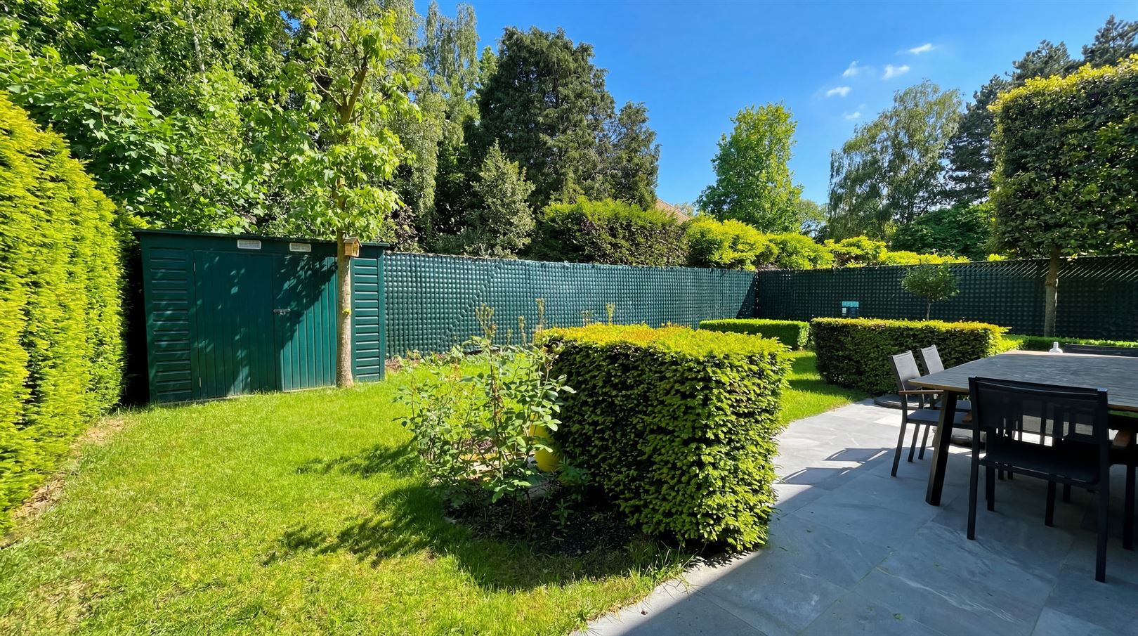 Recente, sterk uitgerust huis met tuin in goede buurt - foto 3