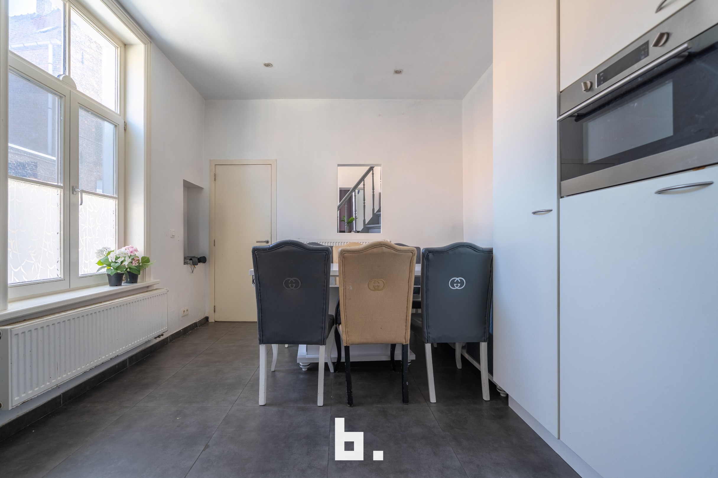 Instapklare hoekwoning met 4 slaapkamers op zeer mooie locatie te centrum Brugge - foto 3