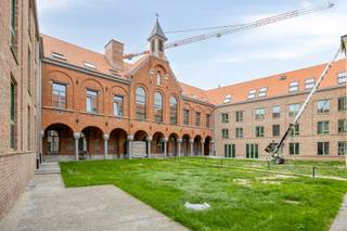In een prachtig totaalrenovatie-project van 18de eeuws erfgoed aan de Brusselsestraat in het centrum van Leuven, is deze 22m² ruime en rustig...