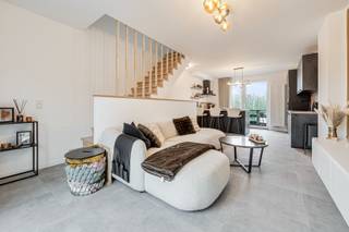 Deze uitstekend goed gelegen woning werd in 2023 volledig gestript en gerenoveerd met degelijke materialen waardoor het de ideale starterswoning...