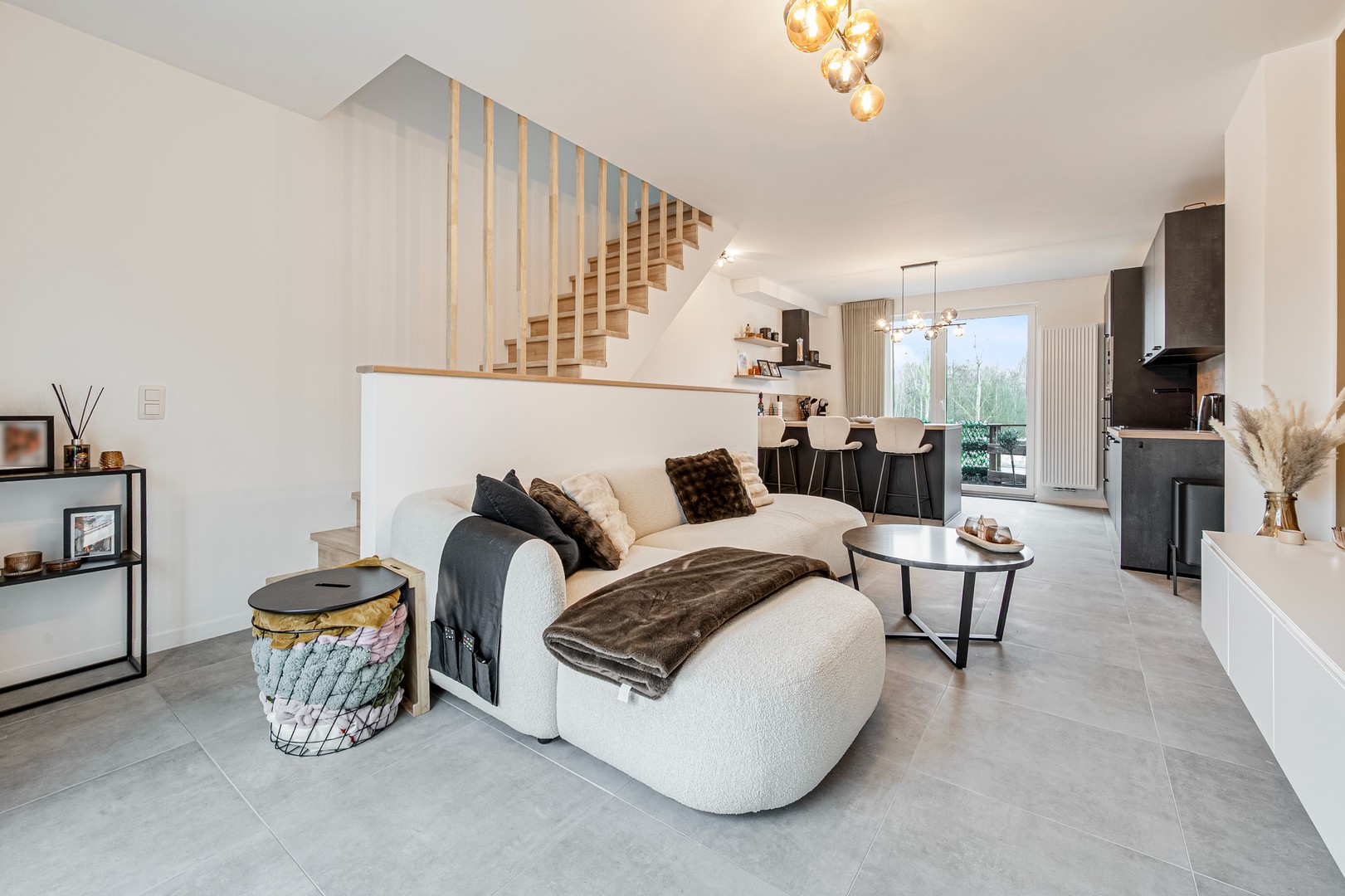 Compleet gerenoveerde woning met 2 terrassen op toplocatie! - photo 2