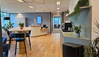 Instapklare kantoren te huur in Waver.Dit gebouw biedt aanpasbare privékantoren, coworkingruimte en vergaderzalen die u flexibel kunt gebruiken...