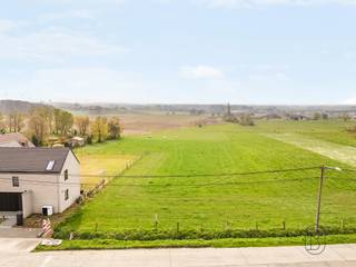 Superbe terrain à batir de 10 ares 66 centiares situé à Bois-De-Lessines, à proximité de toutes les commodités et de l'autoroute ( A8) , tout...