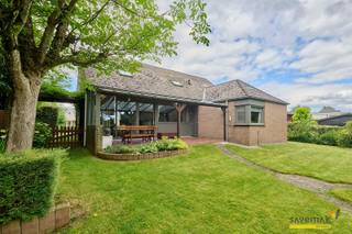 <p><span>This practical home was built in the 1960s in a quiet neighborhood in Lommel.</span></p><p><span>At the back, there is a small plot of garden with a charming garden shed.<br /><br /></span></p><p><span>Over the years, the home has been kept up to date (windows, kitchen, flooring, and central heating), but it could certainly use a refresh right now.</span></p><p><span>From the living room and kitchen, you have a view of the south-facing garden and the meadow beyond. Natural light streams in beautifully here. <br />The covered terrace also adds that extra bit of living enjoyment.</span></p><p><span>There are 2 bedrooms on the ground floor and 3 more on the first floor.</span></p><p><span>There’s also a hobby room near the kitchen.</span></p><p><span>The two built-in garages are very convenient. One of them provides direct access to the spacious attic.</span></p><p><span>The EPC score is just shy of a C, so with a few well-targeted improvements, you’ll easily achieve at least a C.</span></p><p><span>Disclaimer: In certain photo’s, the walls and/or ceilings have been made white.</span></p><p><span> </span></p>