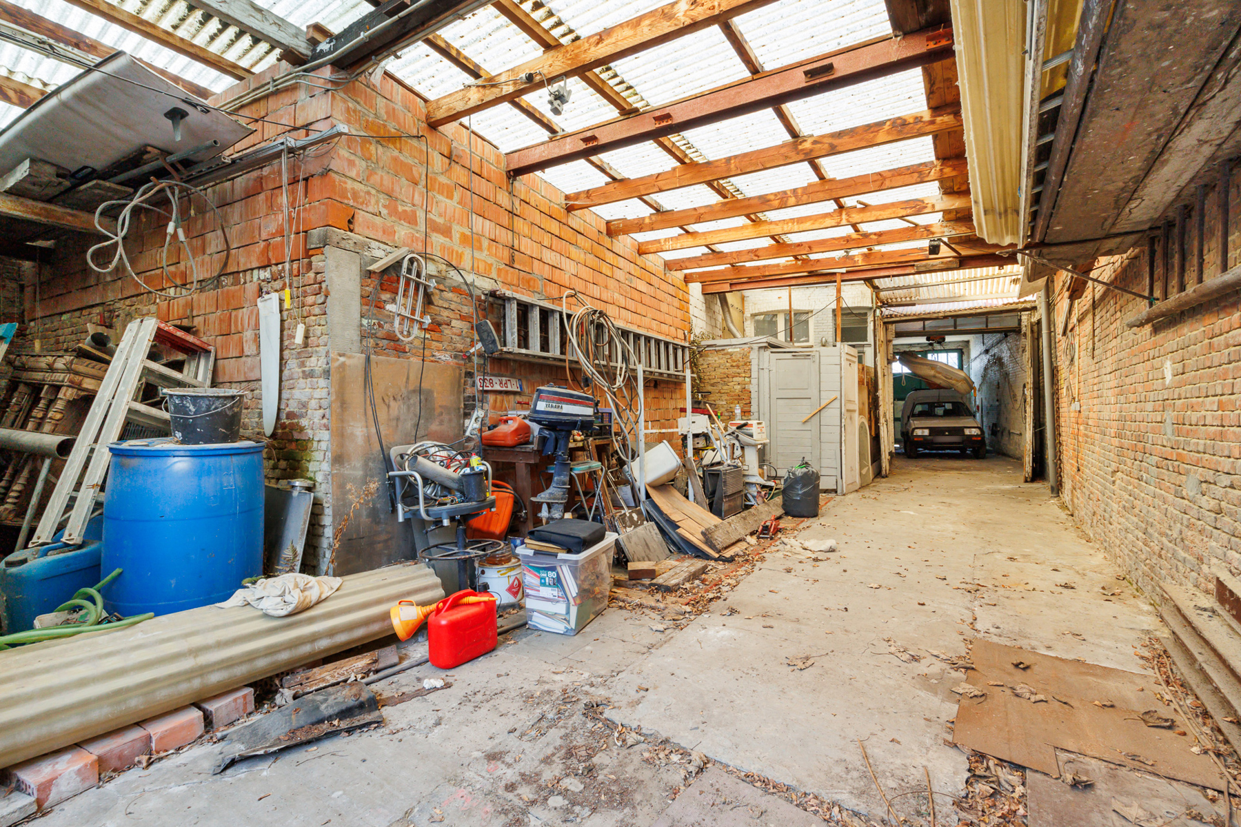 Te renoveren woning met ruime garage - foto 2