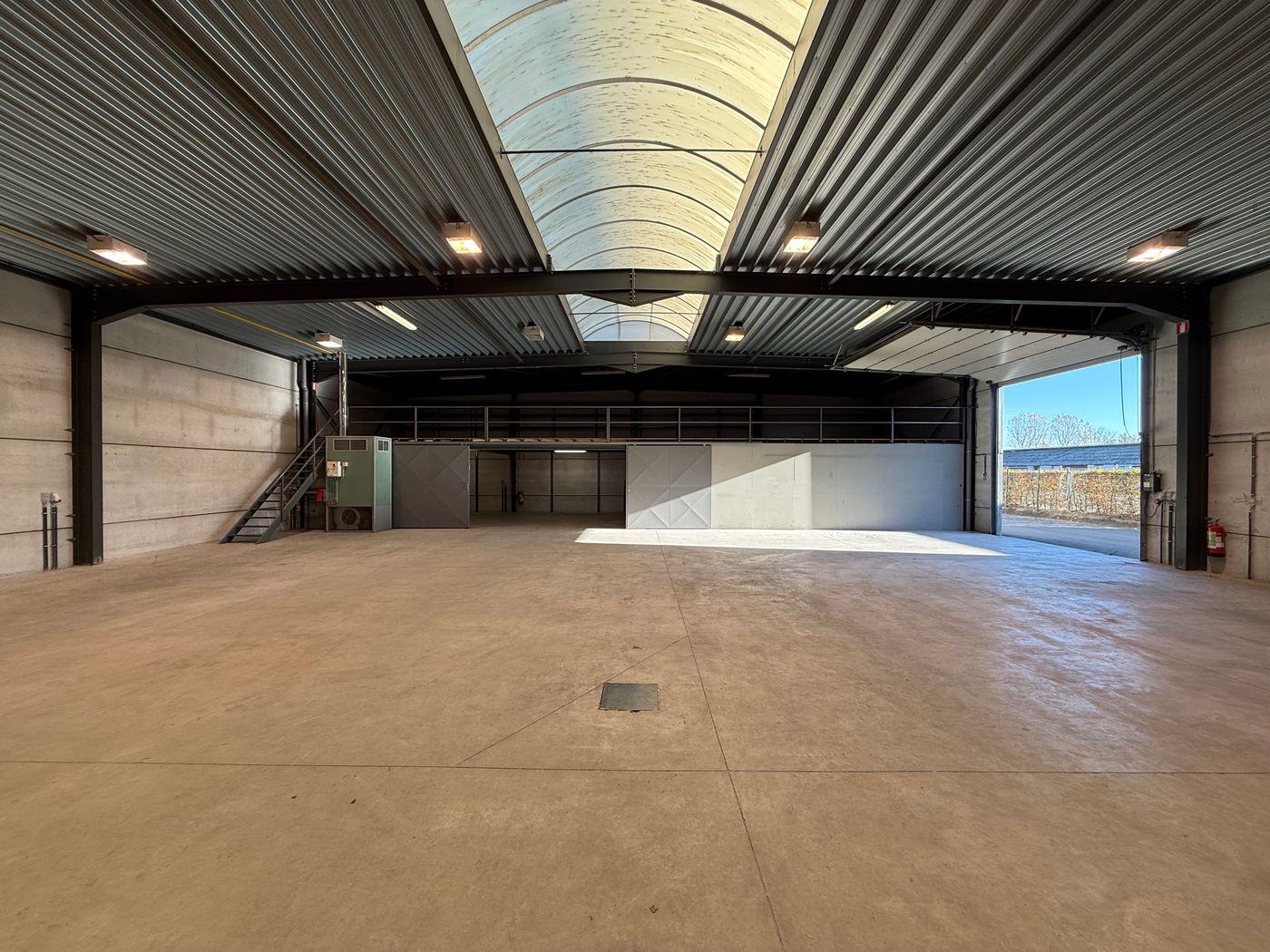 Magazijn/werkatelier met kantoor op toplocatie in Maldegem - foto 5