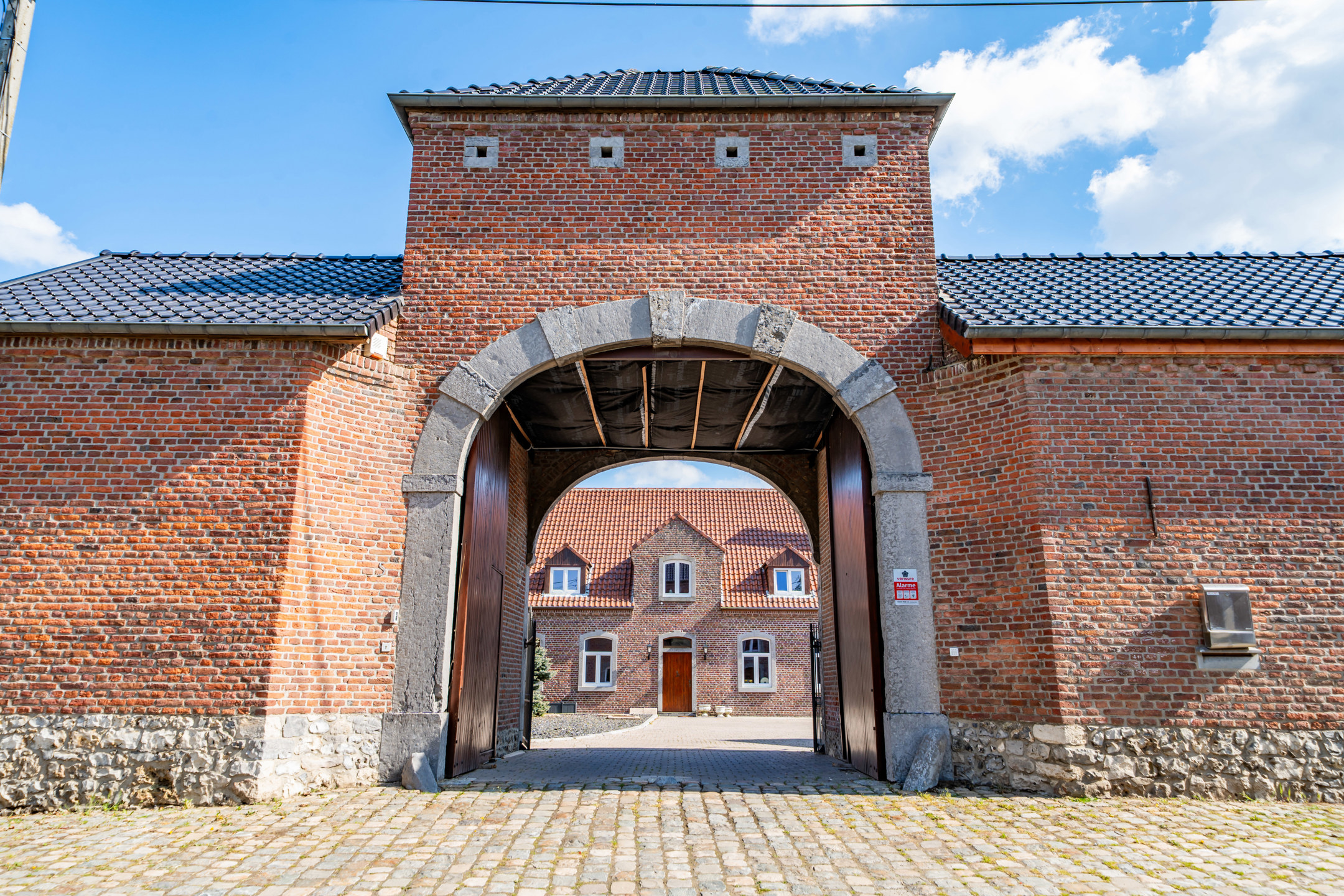 Huis te koop in Jandrain-Jandrenouille met 7 slaapkamers - foto 1