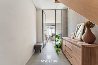 Voor meer info en foto’s, surf naar www.swevers.be – In Tessenderlo-Ham, aan de Sparrenweg 195, ontdek je deze instapklare open bebouwing uit 2022...