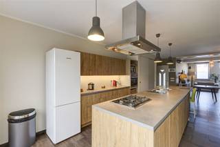ENKEL VOOR INVESTEERDERS! Huurovereenkomst op lange termijn te respecteren. Deze energiezuinige, gerenoveerde woning is gelegen nabij het centrum...