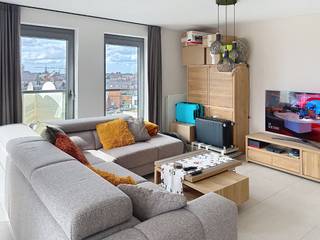 Prachtig appartement in het centrum van Dendermonde gelegen op de 4de verdieping en op wandelafstand van winkels, openbaar vervoer, ,...<br />Bestaande uit: inkomhal, aparte wc, lichtrijke leefruimte met open, volledig ingerichte keuken en berging, zuid west gericht terras, 1 ruime slaapkamer, badkamer met inloopdouche.<br />Gemeenschappelijke fietsenberging aanwezig. Gemeenschappelijke kosten: 90€/maand. <br />Voor meer info mail vero@berno.be of bel 052/20 24 40.
