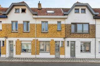This charming 3-bedroom home with a garden is situated in an attractive location at Nieuwpoortstraat 16 in Blankenberge. Thanks to its location near the marina and within walking distance of the sea, the seawall, the beach, and the dunes, this home is particularly well-suited as a primary or secondary residence on the coast.<br /><br />The ground floor features the entryway, a cozy living room, and an open kitchen. Adjacent to the kitchen is a veranda with access to the sun-facing garden, a lovely outdoor space where you can enjoy sunny days in peace and quiet.<br /><br />The first floor features two bedrooms and a bathroom. The attic level houses a spacious third bedroom, which can also be furnished.<br /><br />With just a few minor touch-ups*, the home can quickly be transformed into a pleasant home or a cozy base by the sea.<br /><br />Highlights:<br />* 3 bedrooms<br />* Porch and garden<br />* Ideal as a primary or secondary residence<br />* Near the Blankenberge marina<br />* Sea, seawall, beach, and dunes within walking distance<br />* Can be furnished to your own taste with minimal renovation work<br /><br />An interesting opportunity for anyone looking for a home with outdoor space in a prime location in Blankenberge.<br /><br />Interested? Contact us at laura@immoaccenta.be for more information or to schedule a visit.
