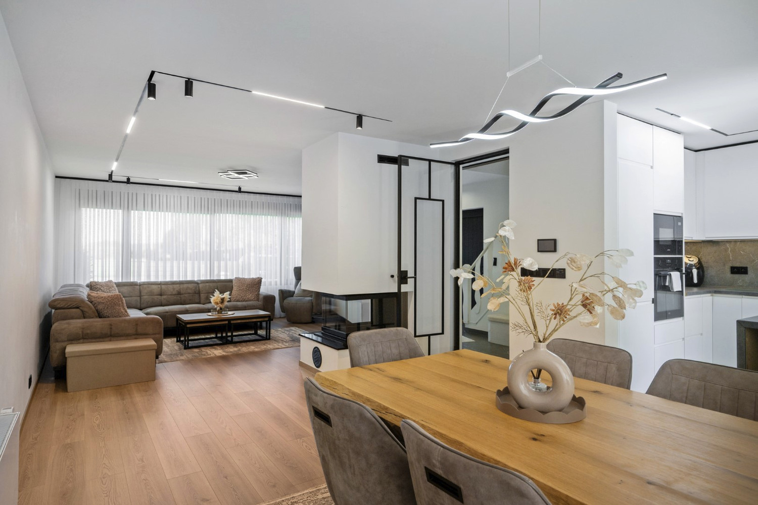 GERENOVEERDE WONING MET MAGAZIJN! - foto 2