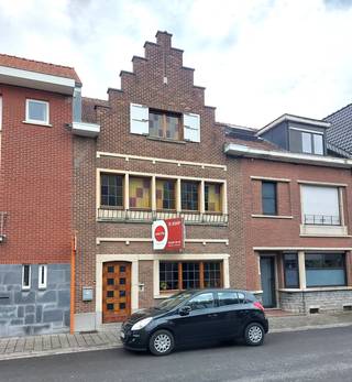 Ontdek deze karaktervolle woning aan de rand van Leuven, een perfecte combinatie van ruimte en een uitstekende ligging. Met vier slaapkamers,...