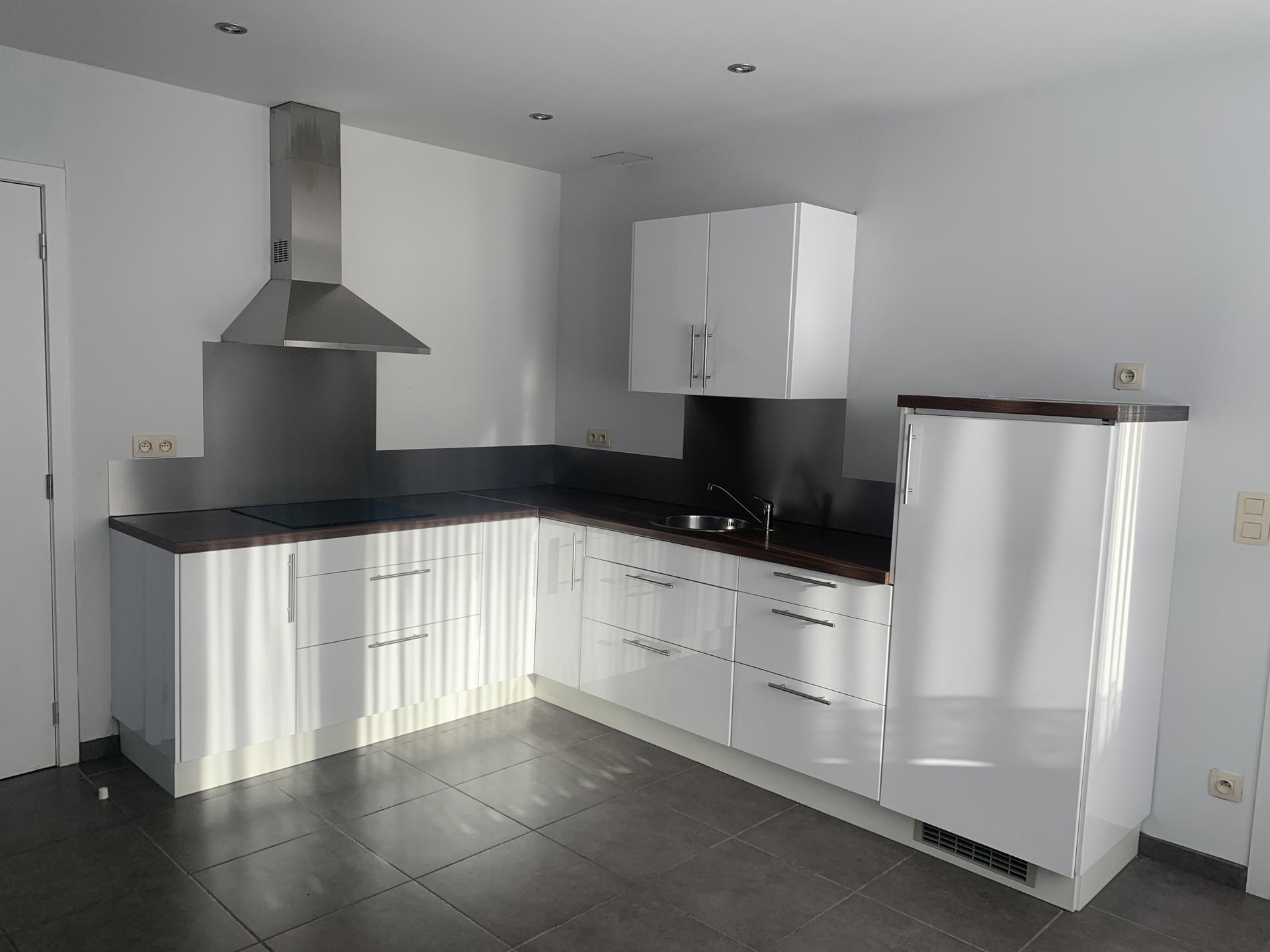 OPGEFRISTE HALFOPEN BEBOUWING IN EEN ZEER RUSTIGE STRAAT - foto 3