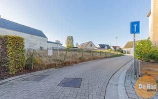 WANZELE – Mooie bouwgrond, geschikt voor HOB, in dorpscentrum.Dit mooi perceel bevindt zich aan het dorpsplein te Wanzele, op de hoek van Wanzeledorp...