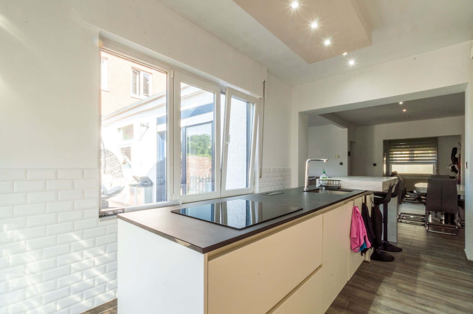 3-GEVEL WONING MET 4 SLP+BUREAU, GARAGE &amp; TUIN! - foto 4