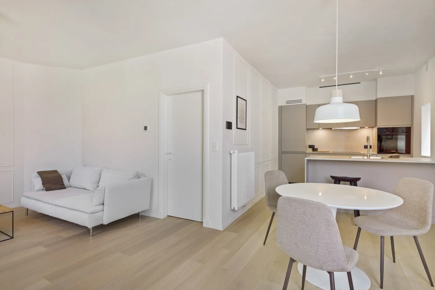 Gerenoveerd appartement met 2 ruime slaapkamers in historisch gebouw - foto 5