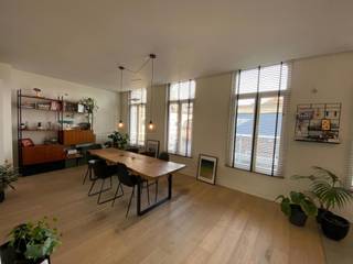 Dit comfortabele appartement verwelkomt je via een verzorgde inkomhal die vervolgens uitkomt in de ruime leefruimte. Dankzij de open indeling...