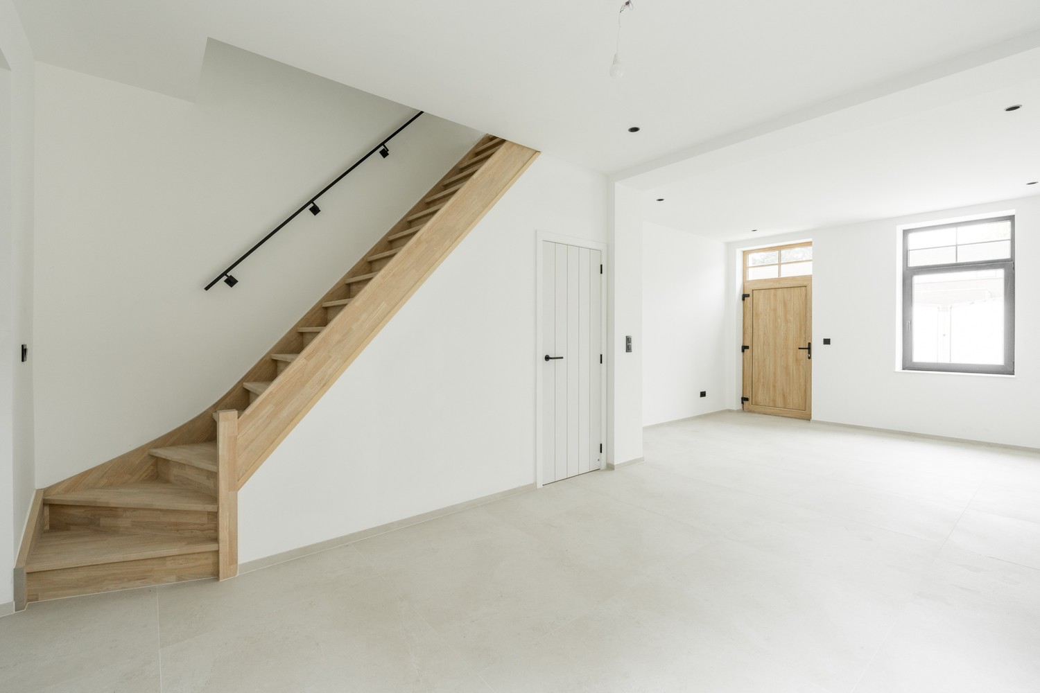 Leuke gerenoveerde en instapklare woning  met 2 slaapkamers - foto 3