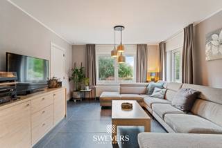 Interesse? Meer informatie op www.SWEVERS.be. - In de Reyderstraat 45 in Hasselt (Kuringen-Heide) vind je een volledig gerenoveerde open bebouwing...