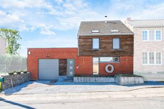 We Invest Hesbaye vous propose cette maison coup de cœur 3 façades située à Braives!Composition:Rez-de-chaussée : hall d’entrée, vaste séjour...