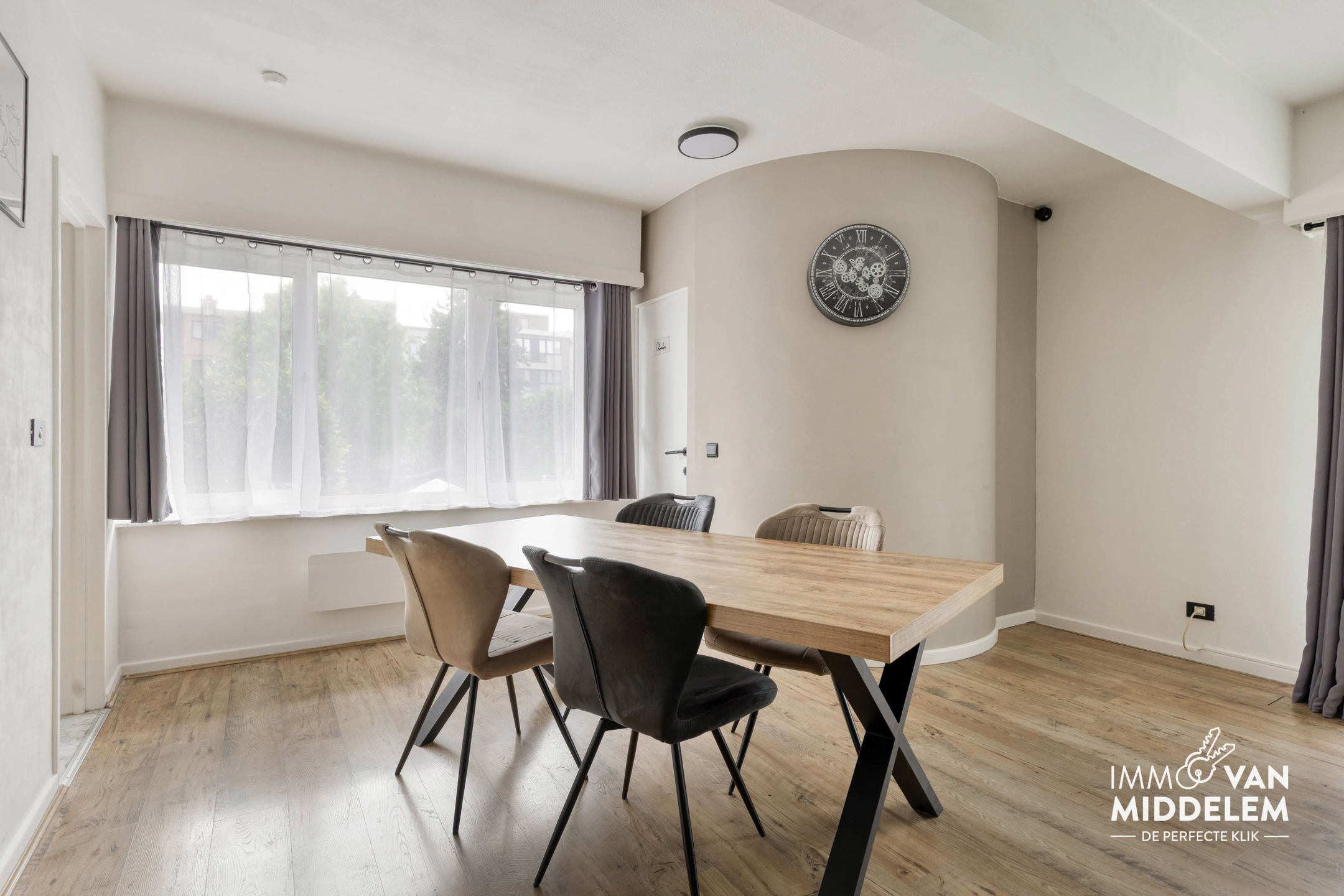 GELIJKVLOERS APPARTEMENT MET 2 KAMERS, TUIN EN GARAGE - foto 5