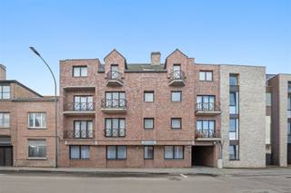 Langs de Luikersteenweg kunnen we ter hoogte van nummer 37 in Residentie Luikerpoort dit ruime en volledig instapklare appartement terugvinden.We...