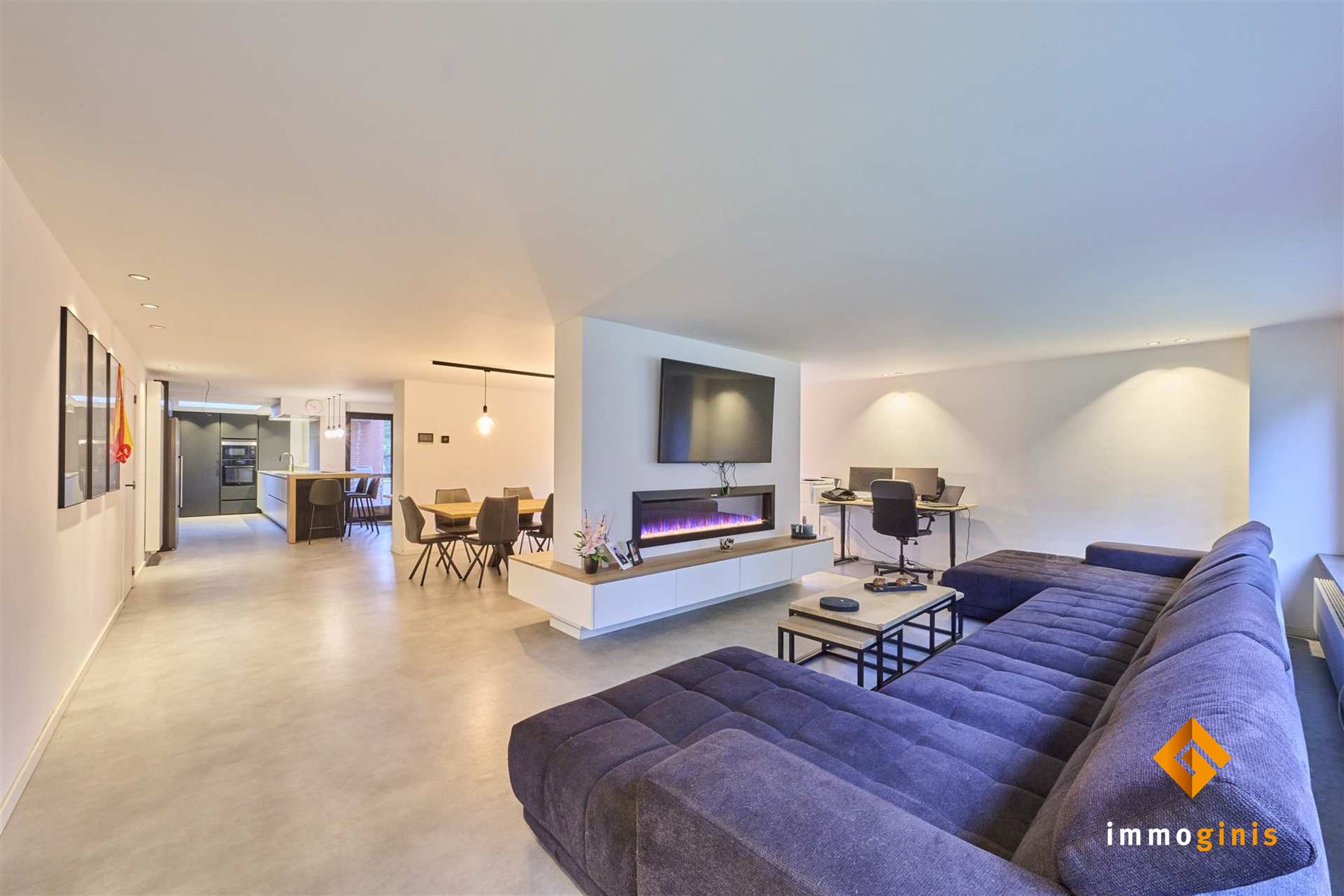 Ruime, gerenoveerde woning met 6 slaapkamers en loods (180m²) op een perceel van 71a44ca. - foto 3