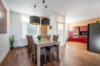 Schrijf je in op het bezoekmoment op zaterdag 23 mei via onze website:https://benjaminverkoopt.be/kopen/- Ideale ligging: Dadizeelsestraat 25 in...