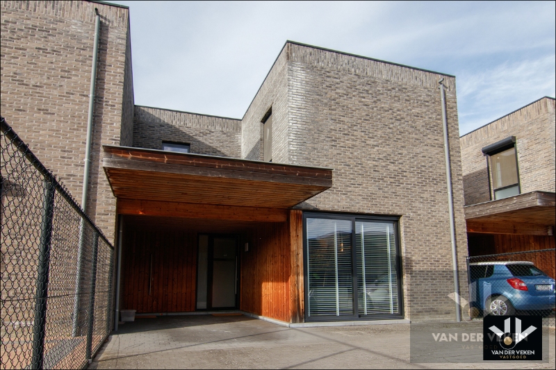 Instapklare, recente en energiezuinige woning met 3 slpk en volledig omheinde tuin - foto 2