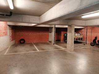 Last car park for sale in the Hendrik residence: Roeselare center. This car park is located in a closed garage complex within walking distance of...