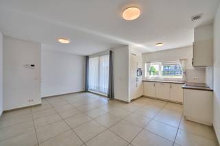 Energiezuinig appartement met 2 slaapkamers, ruim terras en parking vlakbij het centrum. Het appartement is gelegen op de eersteverdieping van de...
