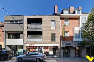 Vlakbij de markt van Tessenderlo vinden we dit ruime appartement. Ideaal als investering of starters woning!Troeven van dit...