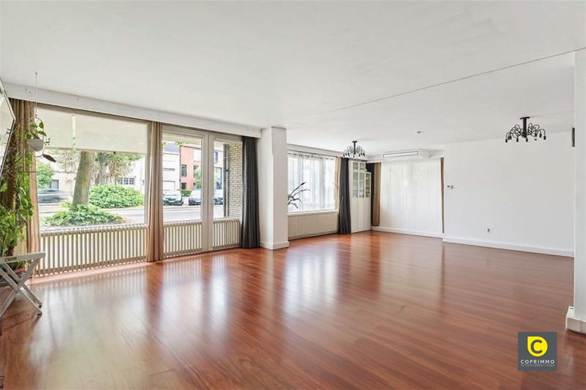 Gelijkvloers app. 190 m² met  4 slk - foto 1