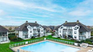 The cozy 1-bedroom apartment Villa Menton 0101 is located in the vacation park Golf Azur I and offers a beautiful living space overlooking...