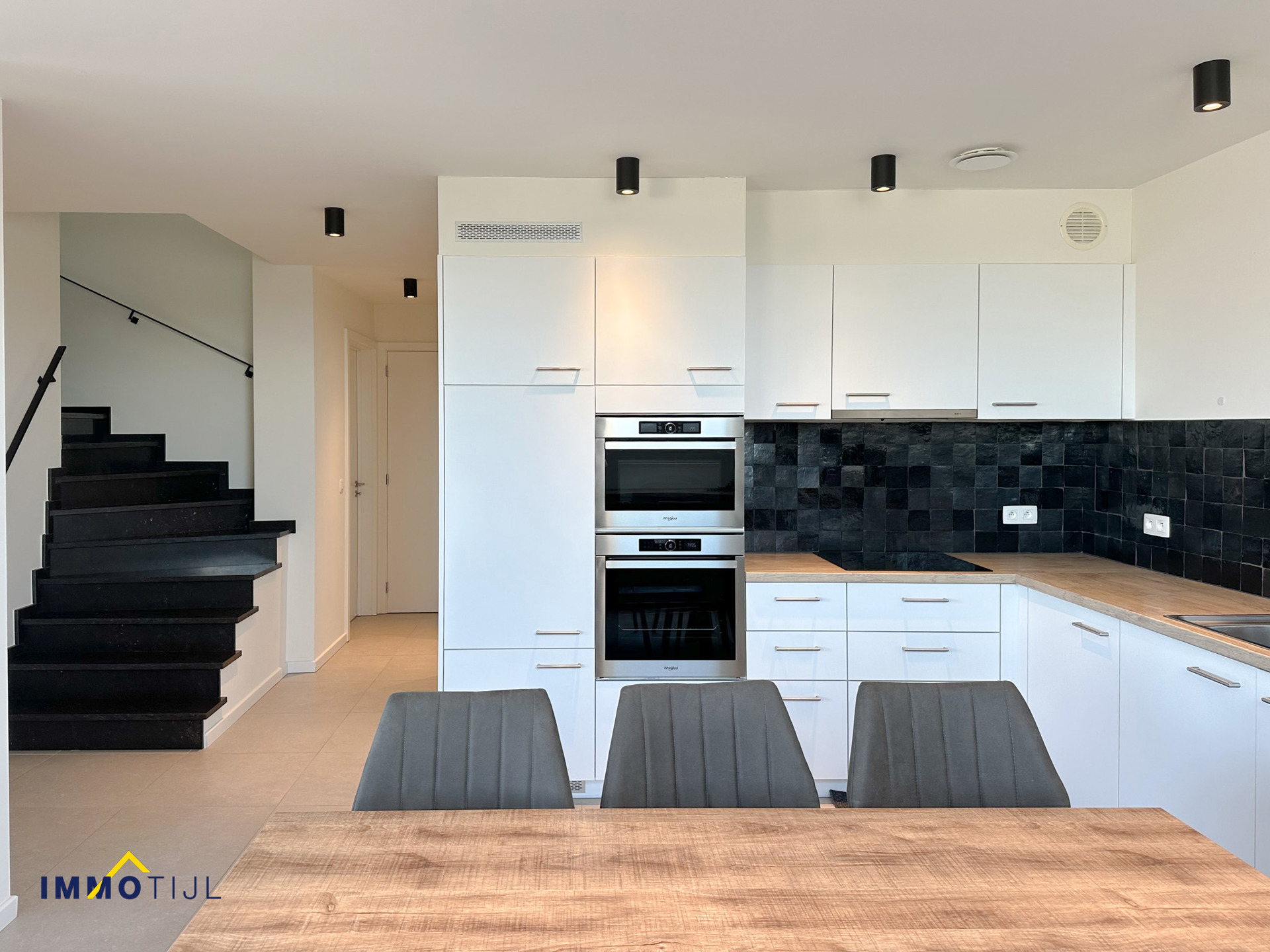 Recent duplex appartement met 2 slk, terras en parkeerplaats - foto 3