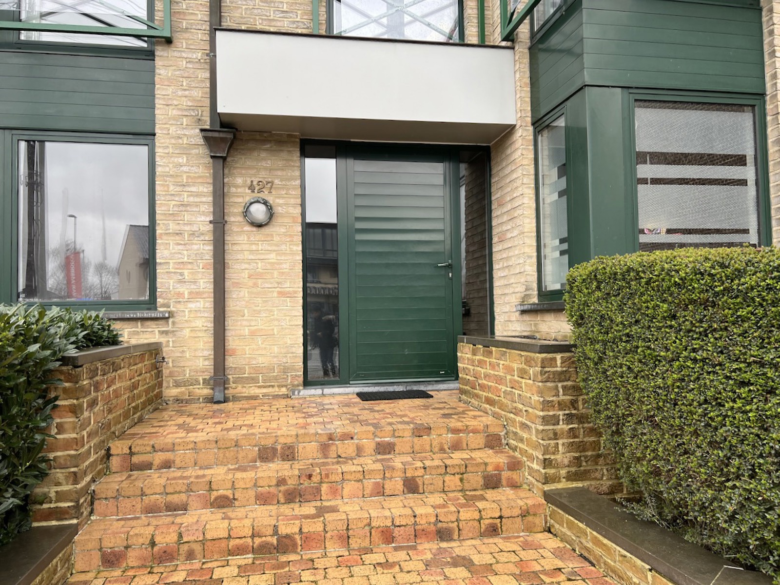 LUCRATIEVE OPBRENGST EIGENDOM : Building met 5 APPARTEMENTEN &amp; 6 GARAGES - foto 4