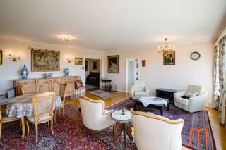 <strong>Unique apartment with exceptional facade width</strong><br /><br />On the <strong>8th floor</strong> of the well-maintained <strong>Melinda Residence</strong>, you will find this bright and spacious apartment with an impressive facade width of no less than 8 meters. This provides plenty of natural light and an exceptional feeling of space.<br /><br /><strong><u>Living room with breathtaking views</u></strong><br />The spacious living room offers a beautiful view of the <strong>Ostend Casino</strong> and the historic <strong>Mercator ship</strong>. The separate kitchen at the front also enjoys this impressive panorama.<br /><br /><strong><u>Three bedrooms and sunny terrace</u></strong><br />At the rear are <strong>three full bedrooms</strong> that open onto a sunny terrace with an unobstructed view. Here you can enjoy peace, privacy, and a <strong>wonderful view</strong>.<br /><br /><strong><u>Practical extras</u></strong><br />The apartment has a guest toilet, a spacious bathroom, and a private storage room on the landing.<br />In addition, there is the option to purchase <strong>one or two garages</strong> under the residence—a real added value in the center of Ostend.<br /><br /><strong><u>Features of the apartment</u></strong><br />Surface area: 122 m² + 12 m² terrace<br />Year of construction: 1973<br />Central heating: natural gas<br />Roof completely renovated and insulated: 2023<br />Fixed costs: € 165 per month<br />CI apartment: € 1.294<br />Prime location: within walking distance of the station, city center, and beach<br />EPC: 206<br /><br /><br /><strong>Renovation project with potential</strong><br /><br />This apartment is perfect for those who want to renovate a <strong>spacious, bright, and centrally located </strong>apartment in Ostend to their own taste. Don't miss this unique opportunity!<br /> 