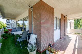 Stepping inside brings an instant smile. This 60m² apartment immediately feels bright and spacious thanks to the large living room, inviting you...