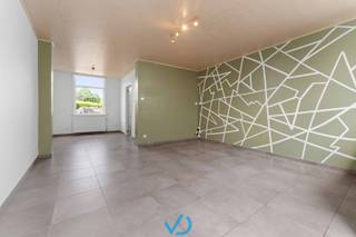 Op wandelafstand van de charmante Vestingen van Ieper vinden we deze volledig gerenoveerde, instapklare woning. Dankzij de centrale ligging bevind...