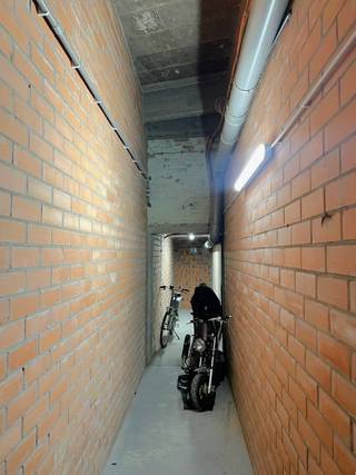 Deze autostaanplaats (P 34) met bijhorende berging is bereikbaar via de Lisperstraat, vlakbij de Grote Markt in Lier. De berging is makkelijk...