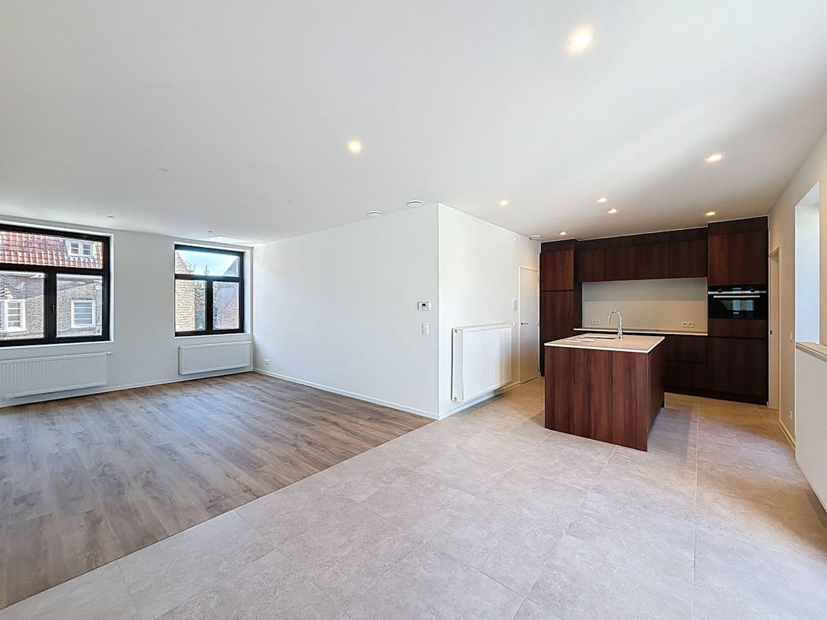 Appartement duplex entièrement rénové à louer à Bruges - photo 2