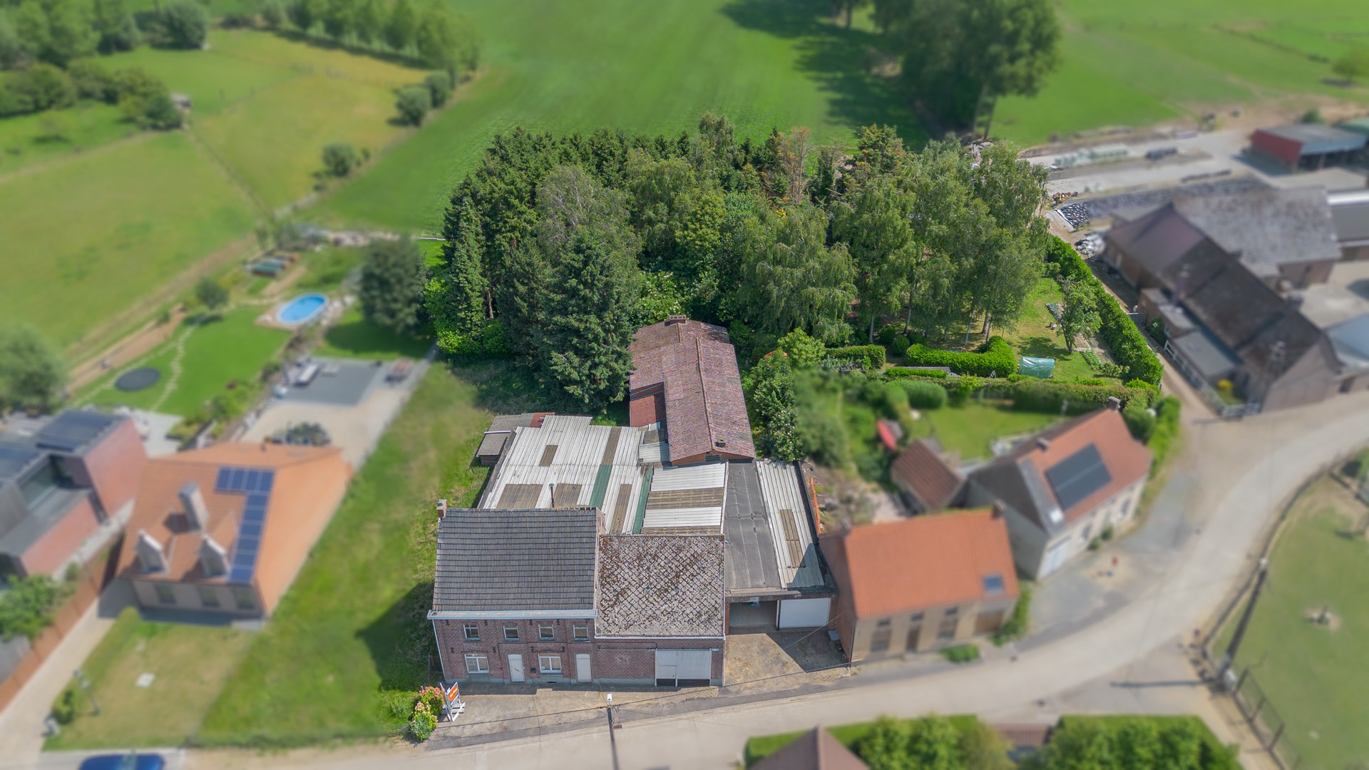 ST-LIEVENS-ESSE – Karaktervolle burgerwoning met ateliers op unieke landelijke locatie - foto 2