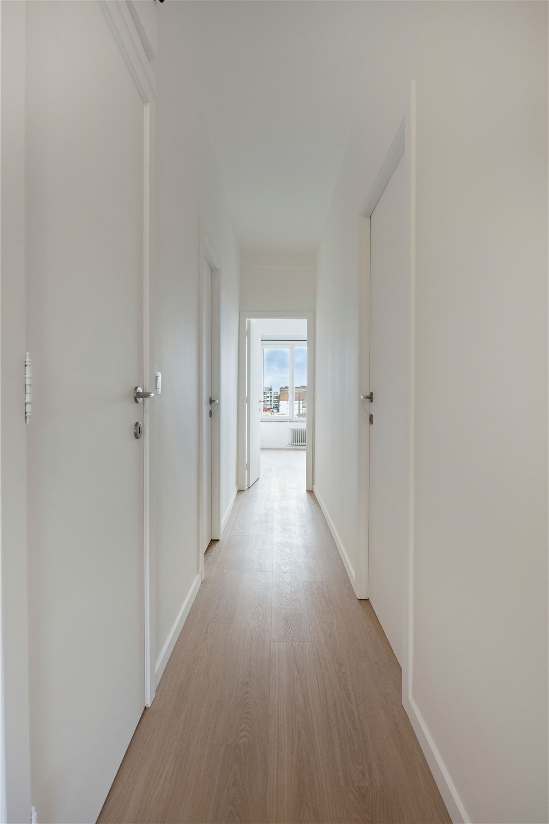 Gerenoveerd appartement met groot terras - foto 5
