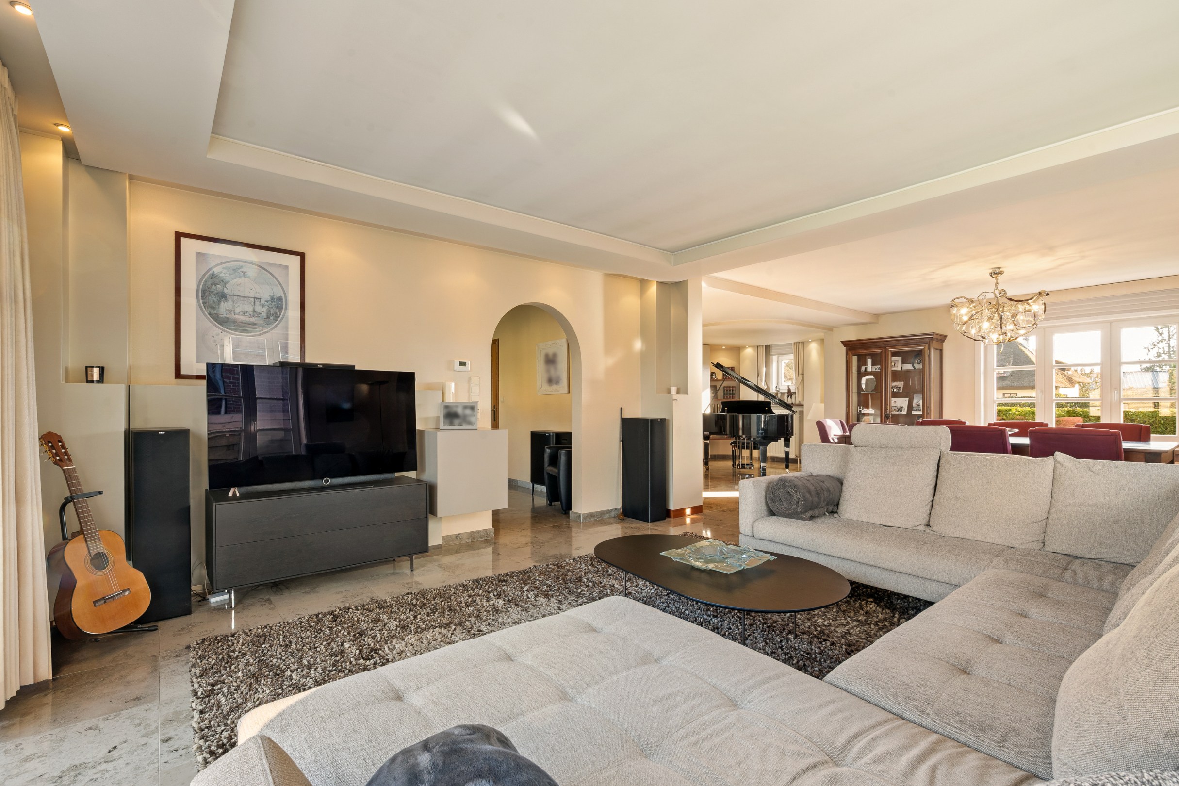 Stijlvolle villa van +-337m² op een top locatie te Kinrooi op een terrein van 1348m². - foto 5