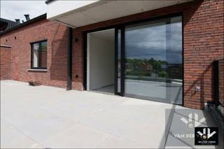 Ruim nieuwbouwappartement met 2 slaapkamers en riant terras op een goed bereikbare locatie! Nog 3 van de 6 beschikbaar!Dit appartement + ondergrondse...