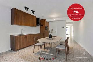 <h2><span>Energiezuinig en compleet appartement gelegen in de Burgemeester Bollenstraat 38 in Hasselt</span></h2>
Dit appartement te koop biedt alles wat je zoekt: comfort, duurzaamheid en een topligging. Het is gelegen vlak bij alle hotspots van Hasselt, met winkels, horeca en scholen op wandelafstand. Of je nu op zoek bent naar je eerste appartement in Hasselt, een nieuwe start of een slimme investering, hier woon je zorgeloos en in het centrum van Hasselt.<br /><br />Het appartement combineert een open, lichte leefruimte met een moderne open keuken met zicht op het tuintje. Verder geniet je van een slaapkamer met parketvloer, een nieuwe badkamer met inloopdouche en lavabo, een apart gastentoilet en vloerverwarming. Dit appartement, gelegen op het gelijkvloers biedt ook de mogelijkheid om een autostaanplaats bij te kopen.<br /><br />De combinatie van warmtepomp, zonnepanelen en vloerverwarming zorgt voor een EPC A, een laag energieverbruik en een hoog wooncomfort. Er is ook een wachtleiding voorzien voor het plaatsen van een laadpaal.<br /><br /><strong>Wat is er INBEGREPEN?</strong>
<ul>
<li>Gemeenschappelijke fietsenberging</li>
<li>Het appartement is professioneel geschilderd ter waarde van € 6.000</li>
<li>Verlichting werd reeds geïnstalleerd ter waarde van € 1.500</li>
</ul>
<strong>Zin om dit appartement van dichtbij te ontdekken?</strong><br />Mail carine@optie-m.be of bel haar op 0478 41 58 70. Ze maakt graag tijd voor jou!<br /><br />*Prijs is exclusief kelderberging en aansluitkosten<br /><br />Wens je graag een gratis en vrijblijvende schatting van je woning? Contacteer ons gerust voor een afspraak.<br /><br />VG - WG - GMO - GVKR - GVV