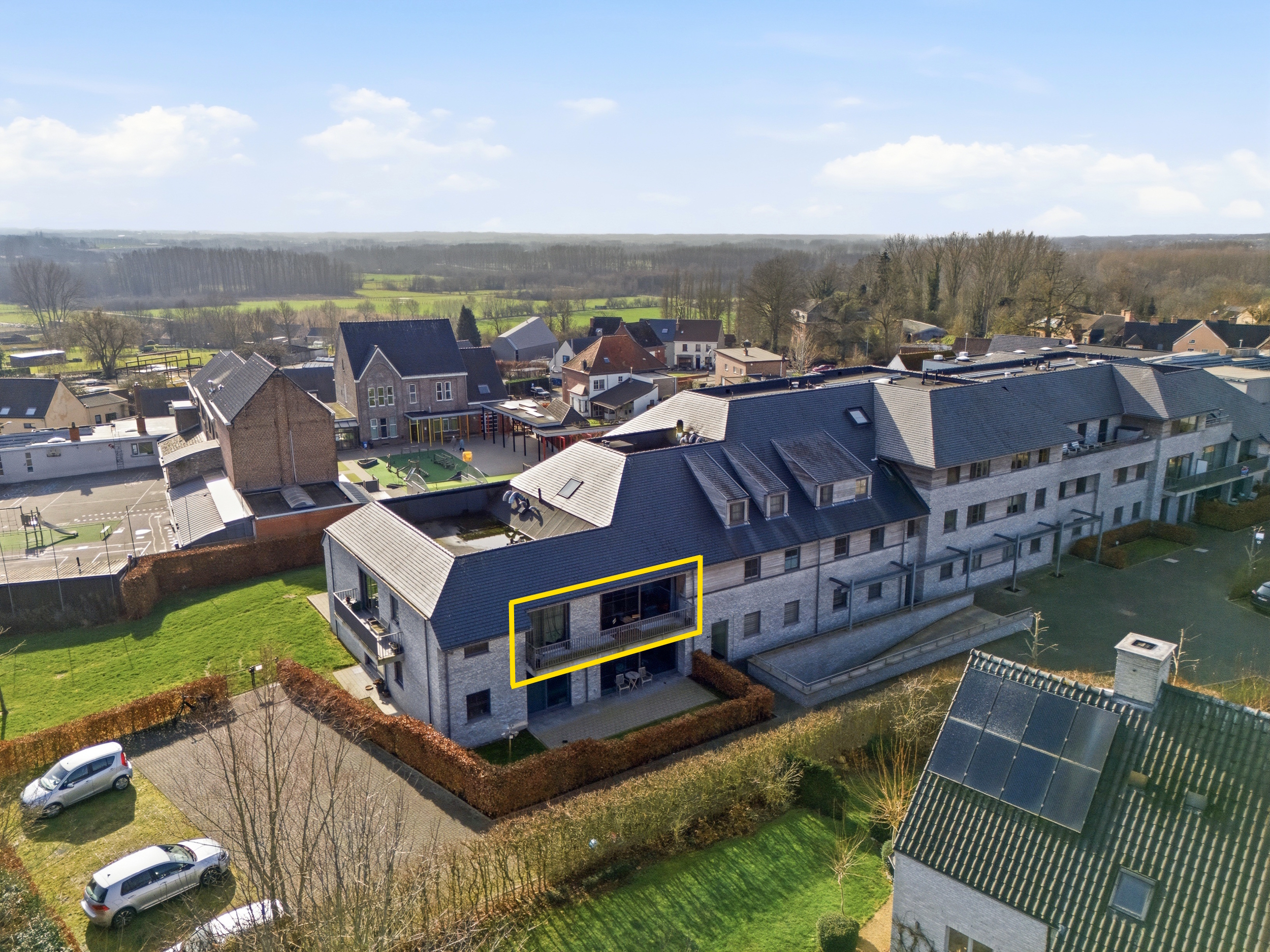 Lichtrijk appartement op centrale ligging te Dikkelvenne - foto 1