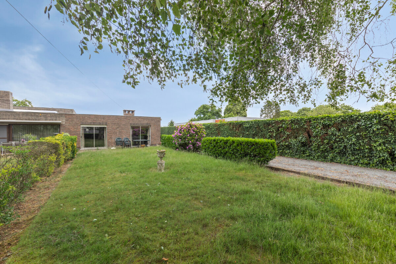 Ruime woning met veel potentieel op topligging – 1061 m² grond, zuidgerichte tuin! - foto 1
