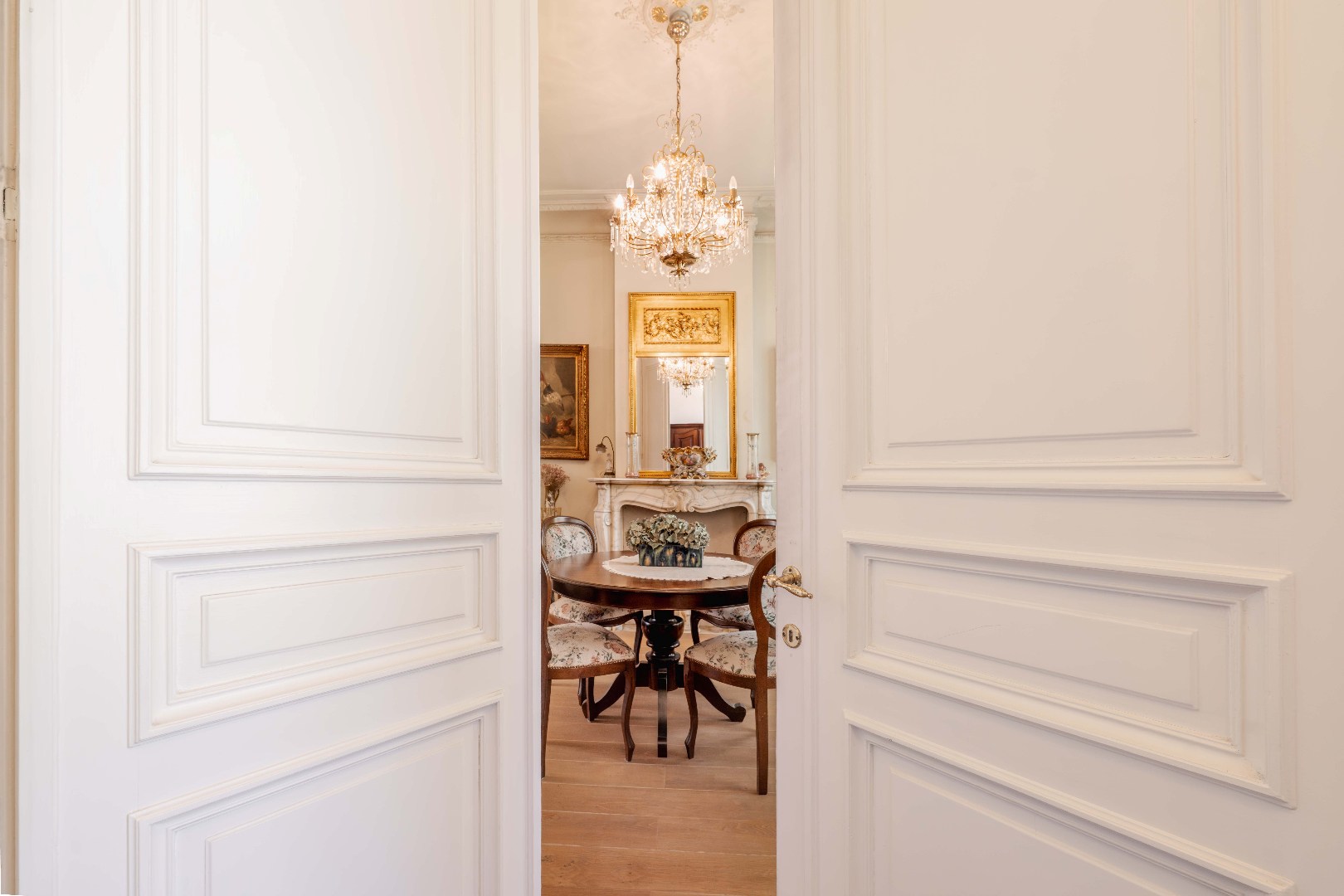 PRACHTIGE NEOCLASSICISTISCHE HERENWONING MET AUTHENTIEKE CHARME - foto 5
